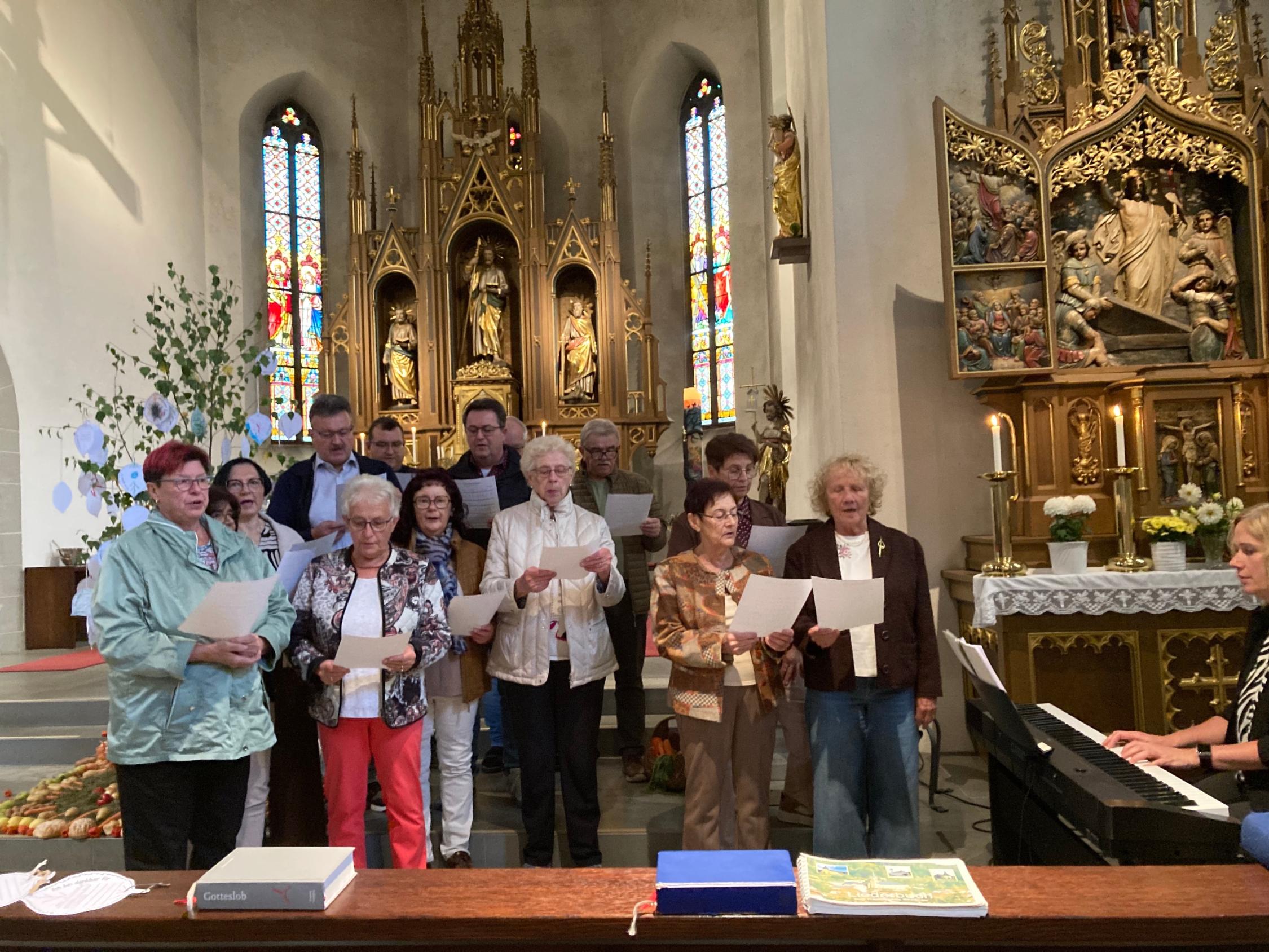 Der Cäcilia-Chor gestaltete den Gottesdienst musikalisch mit